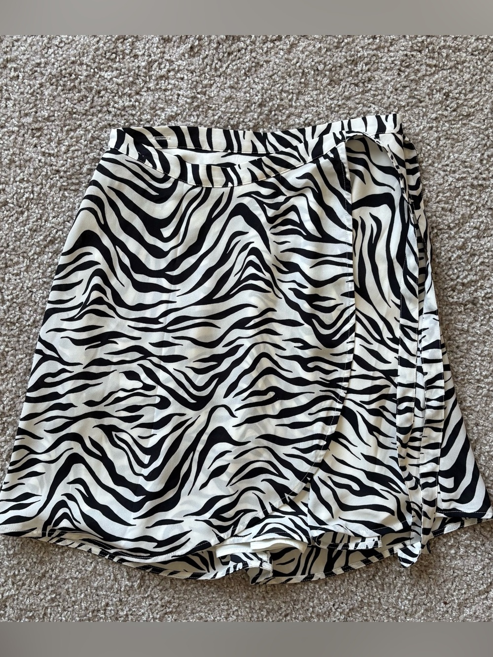 Aritzia Sunday Best Zebra Print Wrap Mini Skirt | Size 00 | Black & White